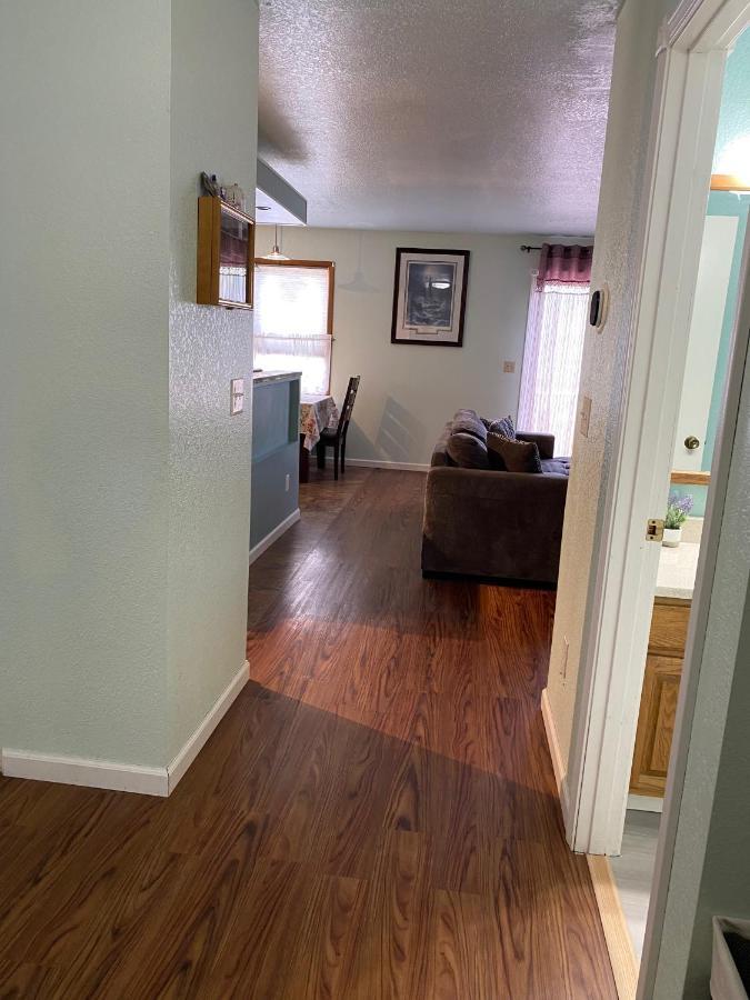 Trinity Escapes - Two Bedroom Two Bathroom Full Apartment Near Airport Anchorage Exterior photo
